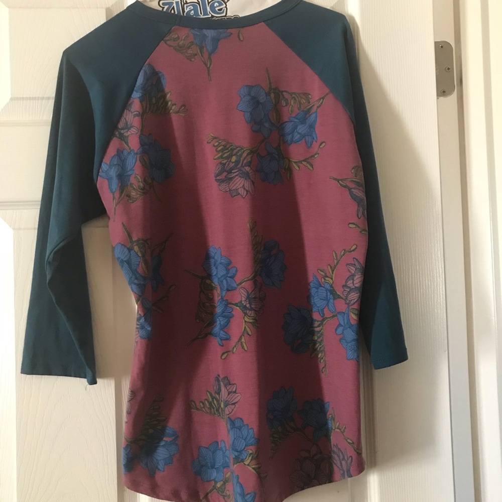 LuLaRoe Randy T size medium